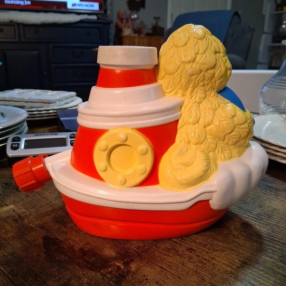 Vintage Hasbro 1983 Big Bird's S.S. Sprinkle Kids Water Sprinkler Muppets READ